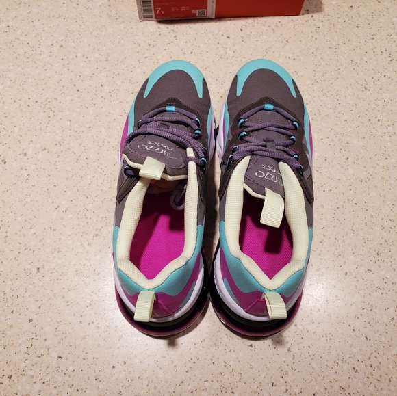 🆕️ Nike Air Max 270 React - Picture 7 of 12